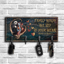 Load image into Gallery viewer, Personalized Family Key Rack with Names Unique Gift Idea
