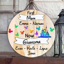 Load image into Gallery viewer, Personalized Mother's Day Round Wood Sign for Grandma with Custom Names