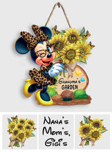 Load image into Gallery viewer, Custom Shaped Wood Sign with Personalized Title for Grandma | Unique Gift