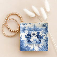 Load image into Gallery viewer, Personalized Blue &amp; White Ceramic Mouse Couple Jewelry Dish
