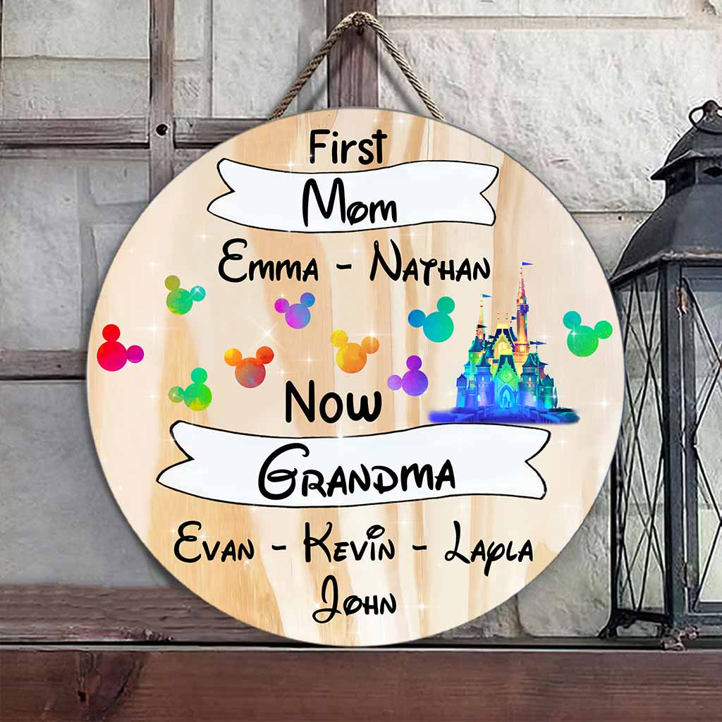 Personalized Mother's Day Round Wood Sign for Grandma with Custom Names