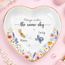 Load image into Gallery viewer, Personalized Heart-Shaped Jewelry Dish Custom Name Gift for Mom
