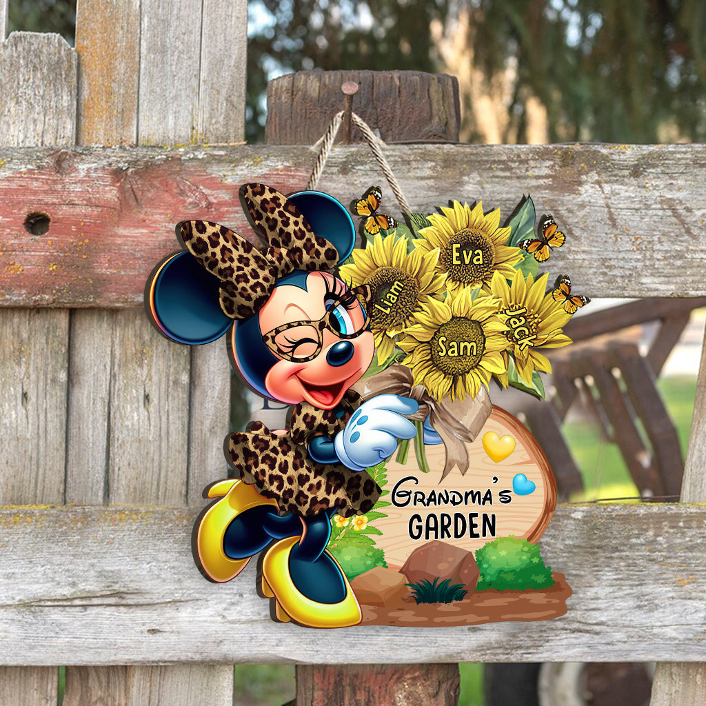 Custom Shaped Wood Sign with Personalized Title for Grandma | Unique Gift